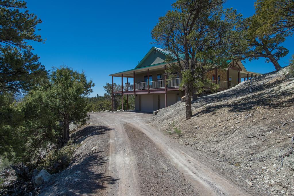 Ridgetop Hideaway Hatch Exterior photo