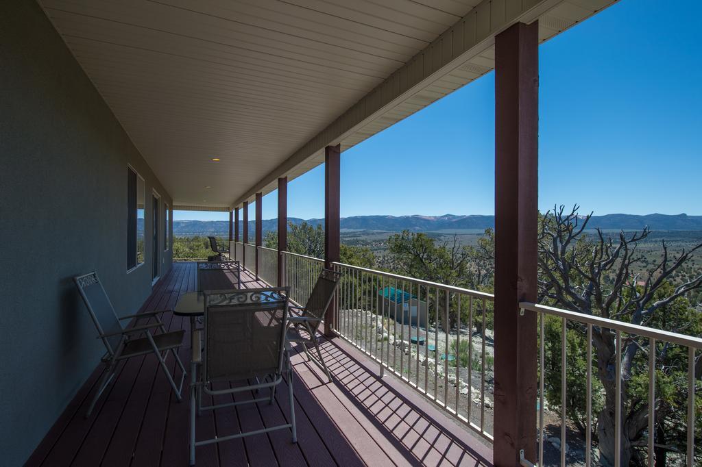 Ridgetop Hideaway Hatch Exterior photo
